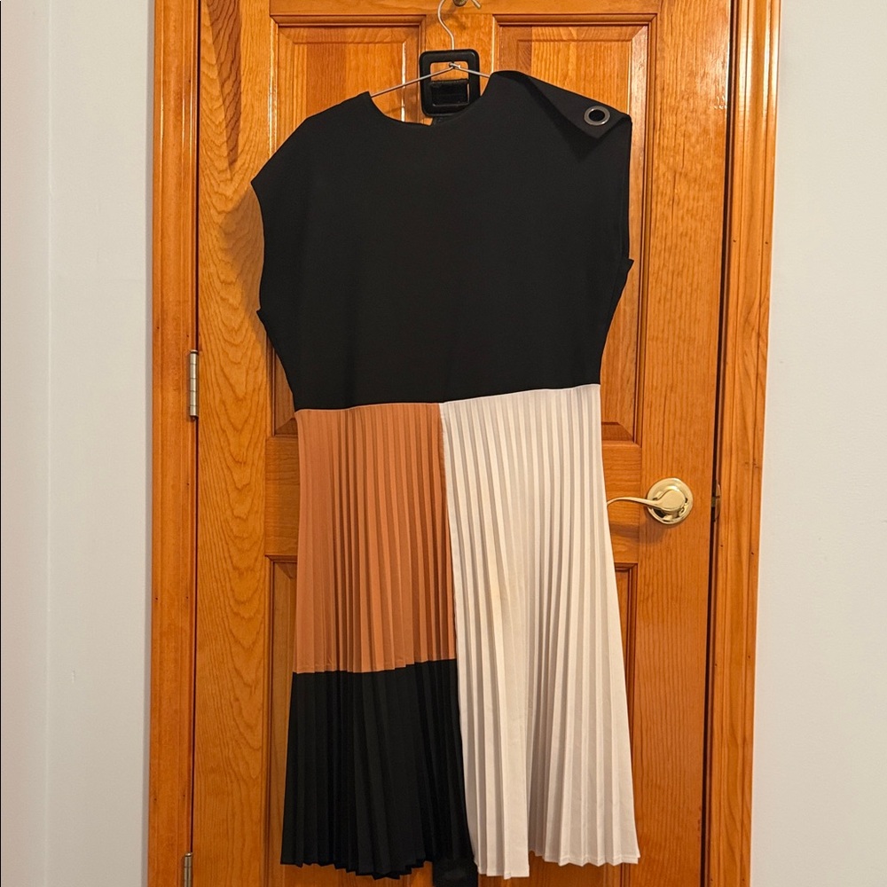 Colorblock Pleated Midi Dress in Black, Tan & White